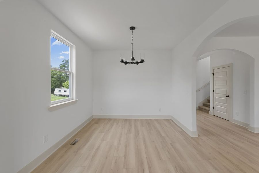 Spacious, unfurnished interior of a new home in Judah Hills, Portland (Image 8).