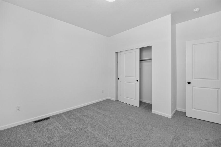 Spacious, unfurnished interior of a new home in Macanta, Castle Rock (Image 23).