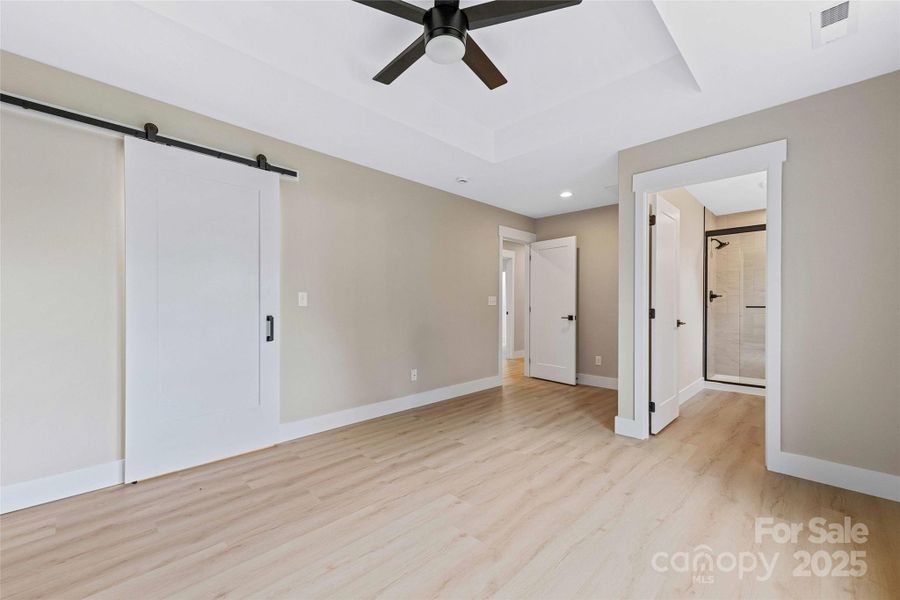 Spacious, unfurnished interior of a new home in , Marion (Image 19).