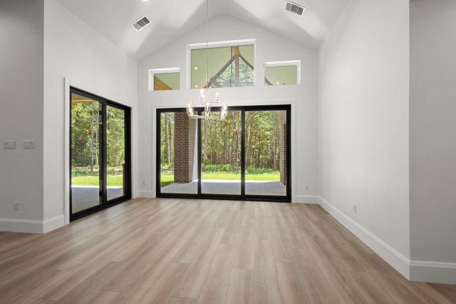 Spacious, unfurnished interior of a new home in , Huntsville (Image 36).