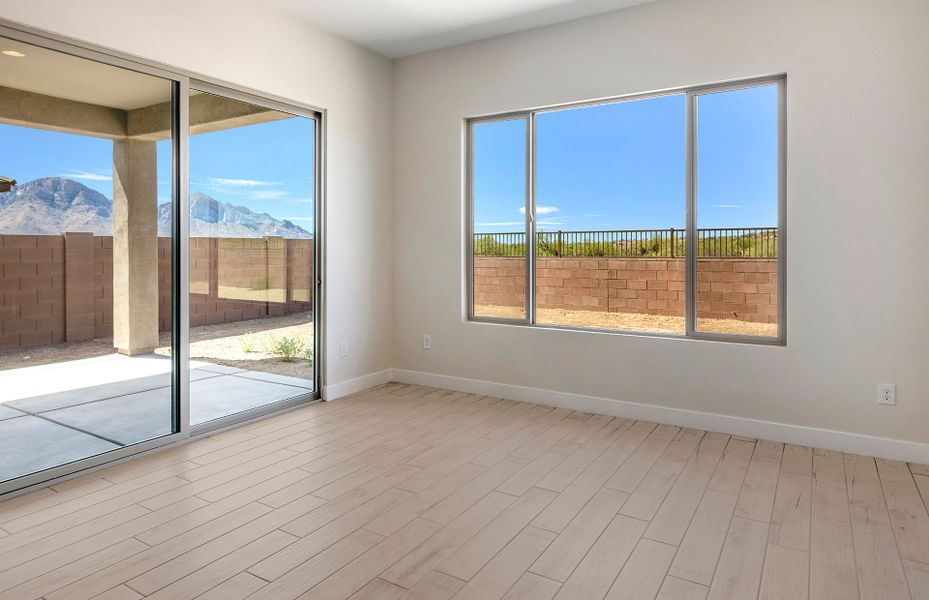 Spacious, unfurnished interior of a new home in Vistoso Canyon Estates, Oro Valley (Image 26).