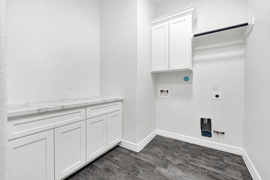 Spacious, unfurnished interior of a new home in , Anahuac (Image 12).