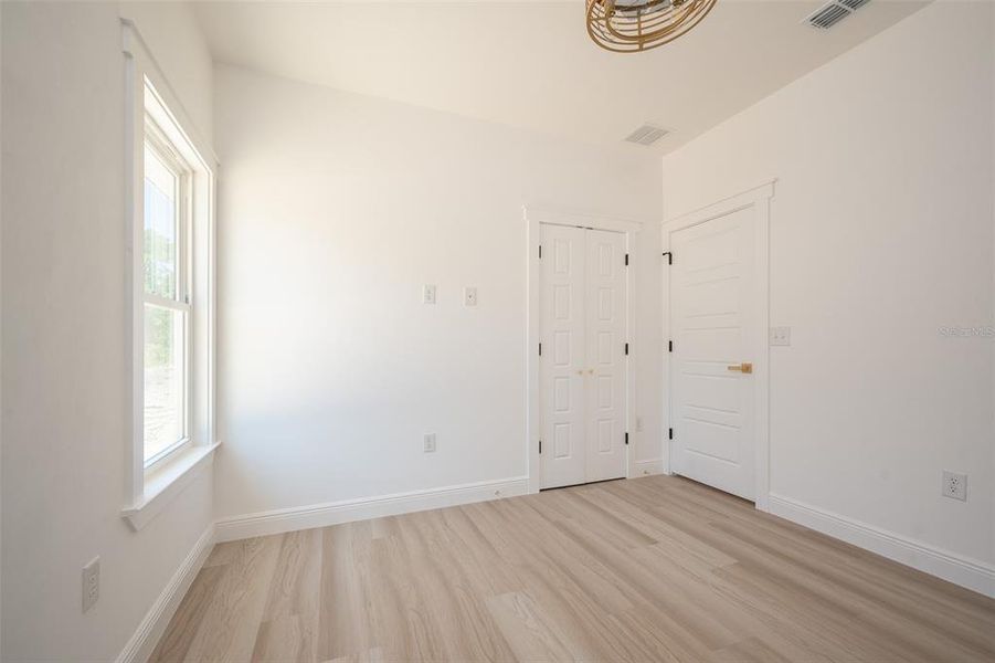 Spacious, unfurnished interior of a new home in , Williston (Image 18).