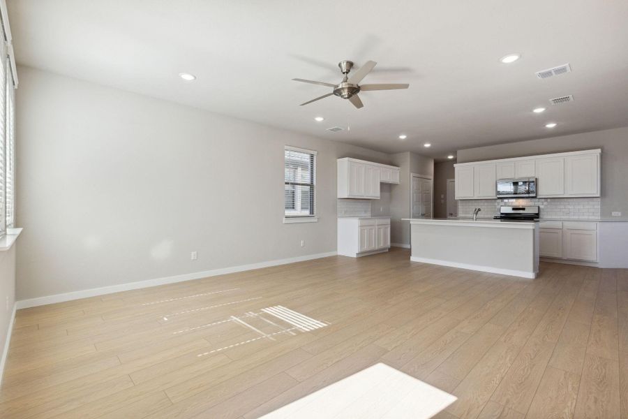 Spacious, unfurnished interior of a new home in Trinity Ranch, Elgin (Image 18). Spacious, unfurnished interior of a new home in Trinity Ranch, Elgin (Image 18).