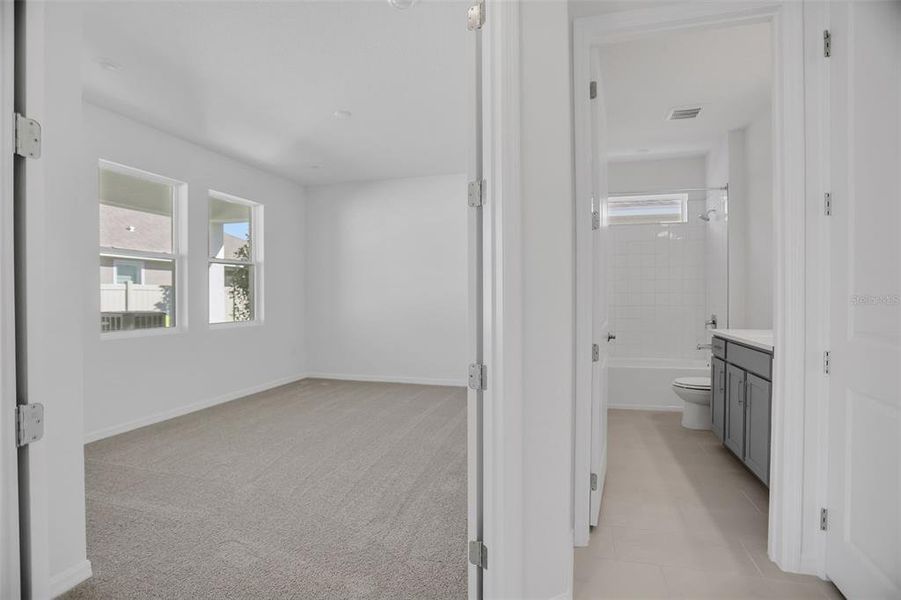 Spacious, unfurnished interior of a new home in Angeline, Land O' Lakes (Image 36).