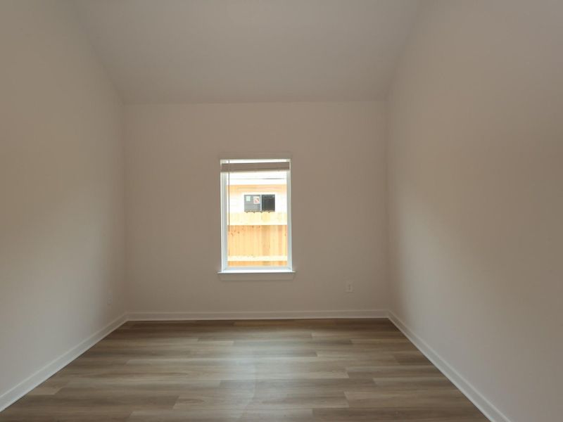 Spacious, unfurnished interior of a new home in Lone Star Landing, Montgomery (Image 16).
