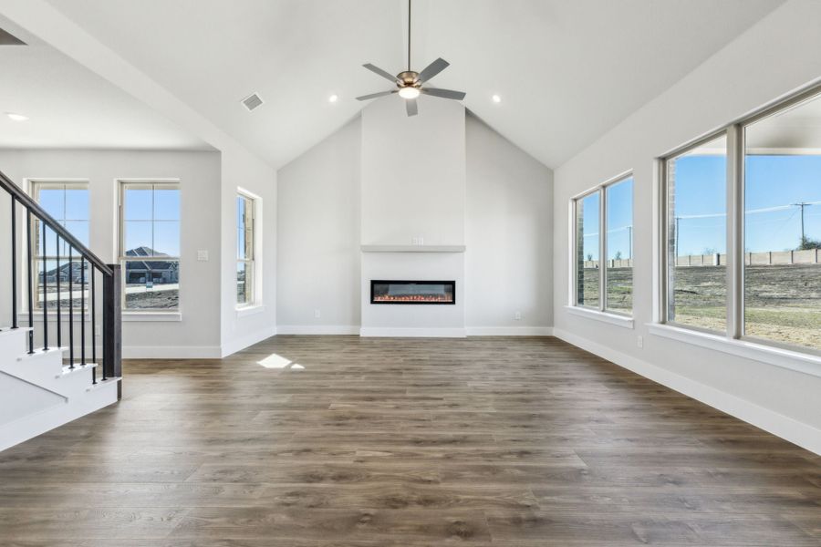 Representative unfurnished interior of a home built from the Yukon by Centre Living Homes in Lakeway Estates, Waxahachie (Image 16).