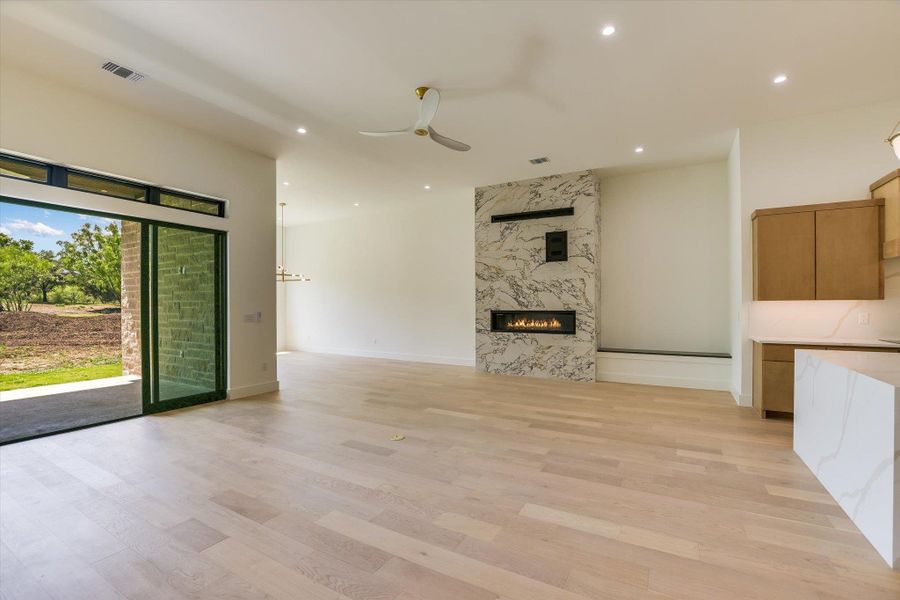 Spacious, unfurnished interior of a new home in , Horseshoe Bay (Image 20).
