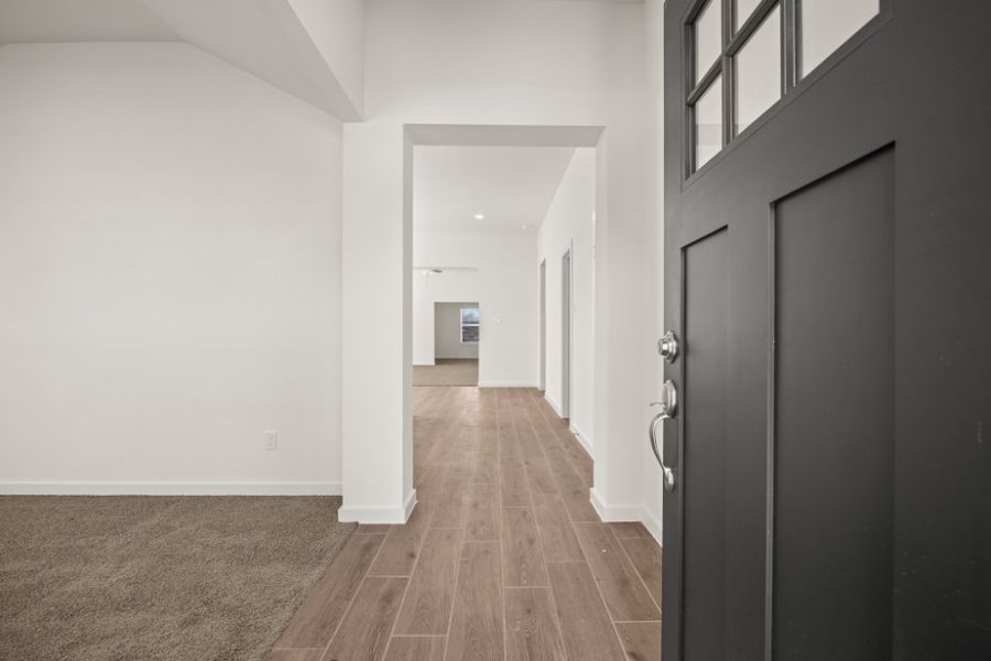 Spacious, unfurnished interior of a new home in Ashland, Houston (Image 11).