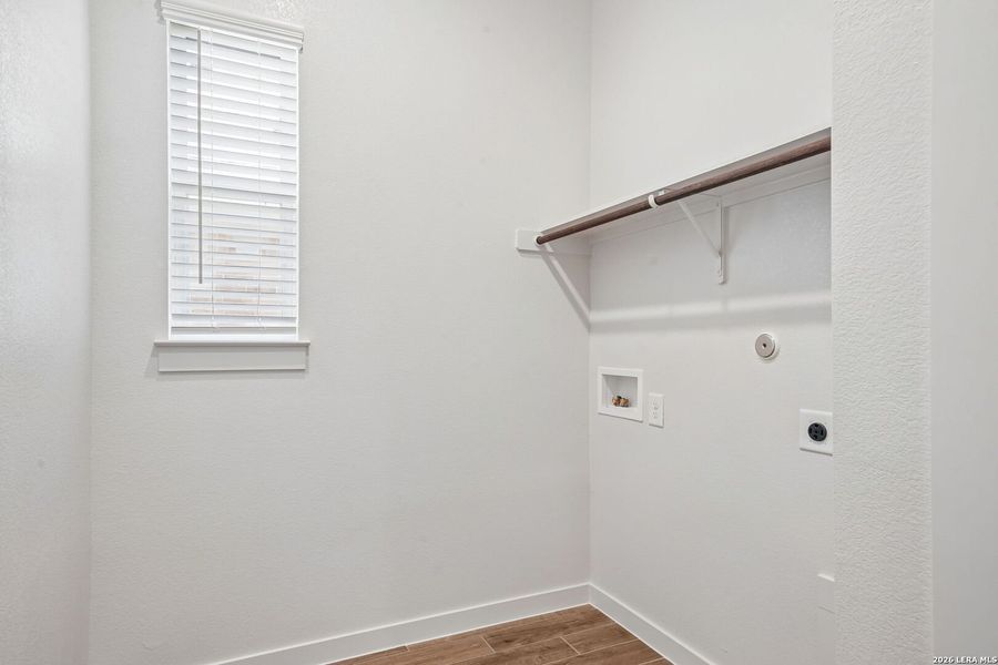Spacious, unfurnished interior of a new home in Legacy at Lake Dunlap, New Braunfels (Image 10).
