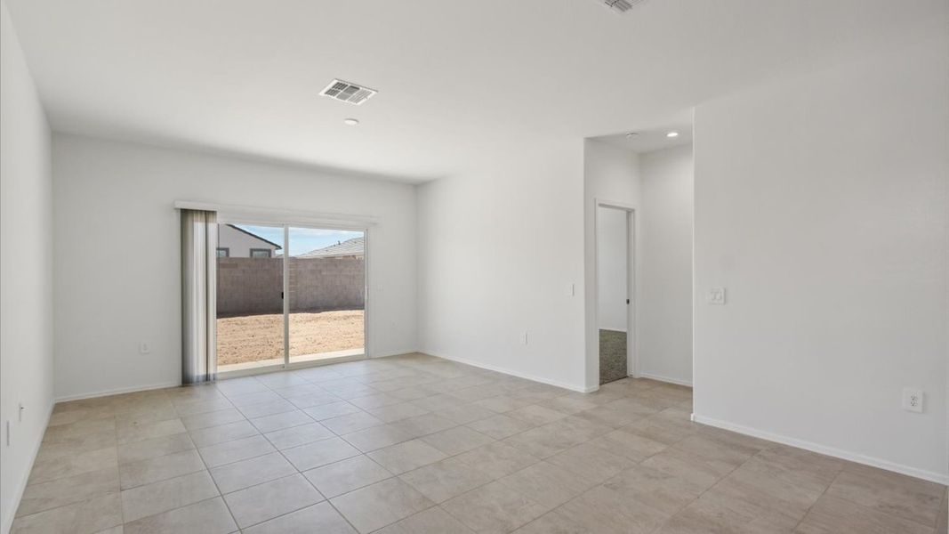Spacious, unfurnished interior of a new home in Radiance at Superstition Vistas, Apache Junction (Image 13).