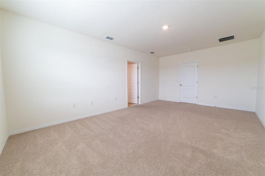 Spacious, unfurnished interior of a new home in , Harmony (Image 25).