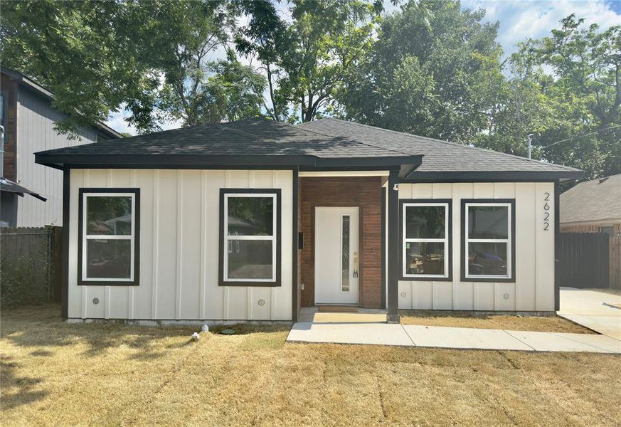 View of front of home featuring a front yard and a patio