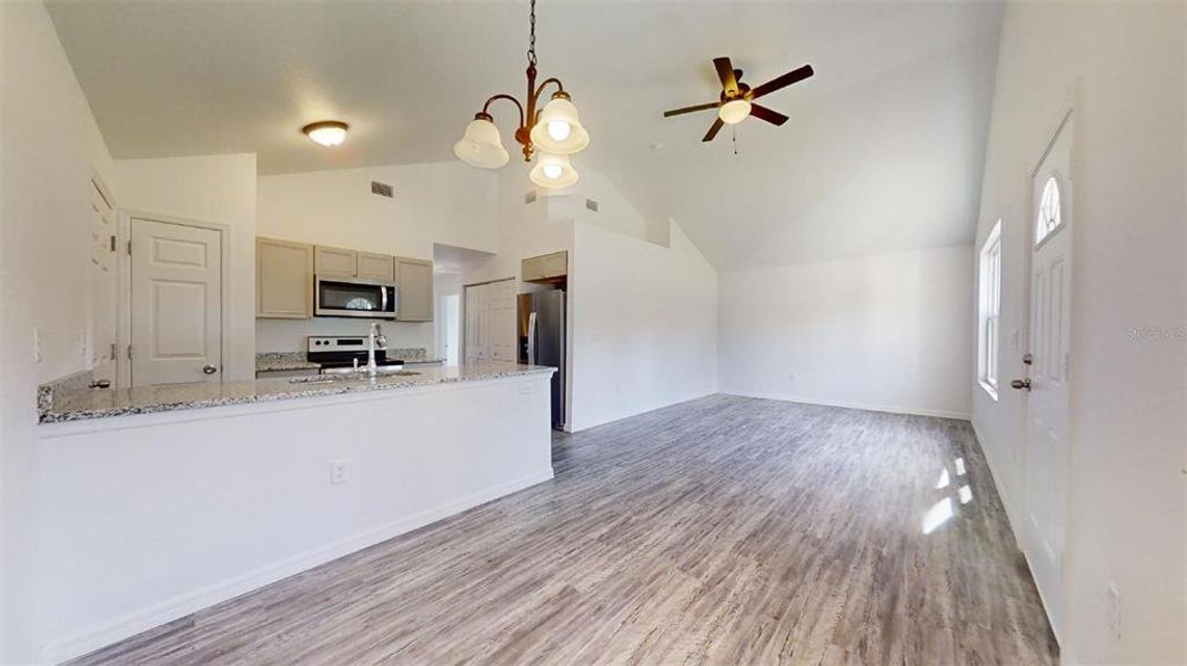 Spacious, unfurnished interior of a new home in , Dunnellon (Image 21).