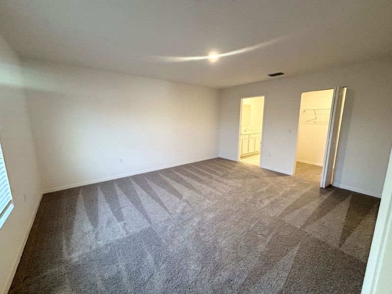 Spacious, unfurnished interior of a new home in Poinciana, Kissimmee (Image 8).