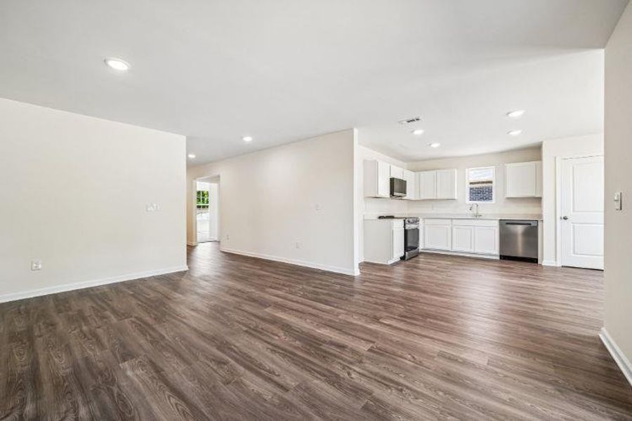 Spacious, unfurnished interior of a new home in Woodlake Landing, Hartwell (Image 11). Spacious, unfurnished interior of a new home in Woodlake Landing, Hartwell (Image 11).