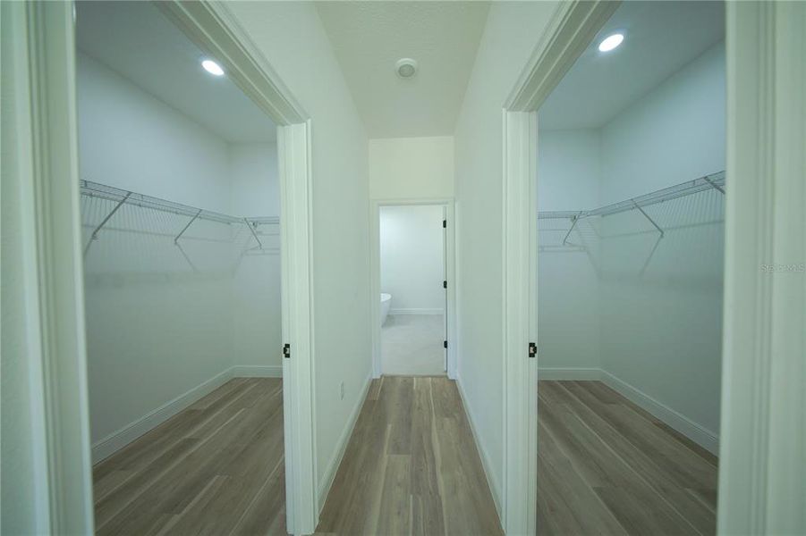 Spacious, unfurnished interior of a new home in , Ocala (Image 11).