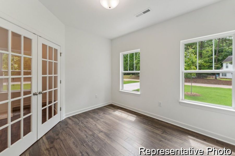 Spacious, unfurnished interior of a new home in Edgewater - Lakeview Point, Lancaster (Image 17).