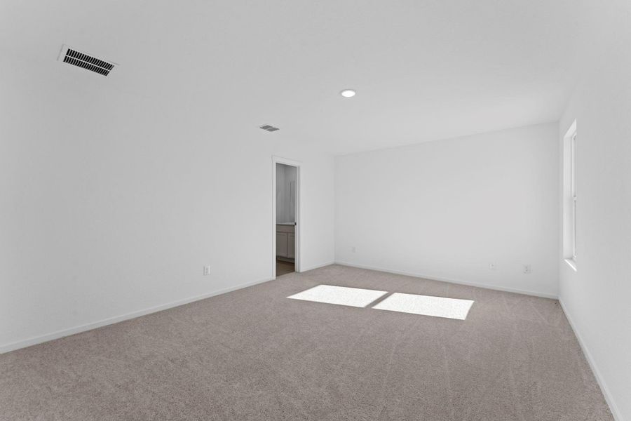 Spacious, unfurnished interior of a new home in Friendship Oaks, Fredericksburg (Image 21).