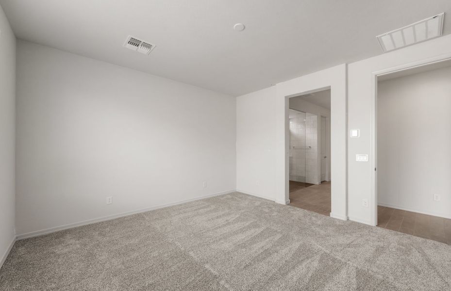 Spacious, unfurnished interior of a new home in Allen Ranches, Litchfield Park (Image 22).