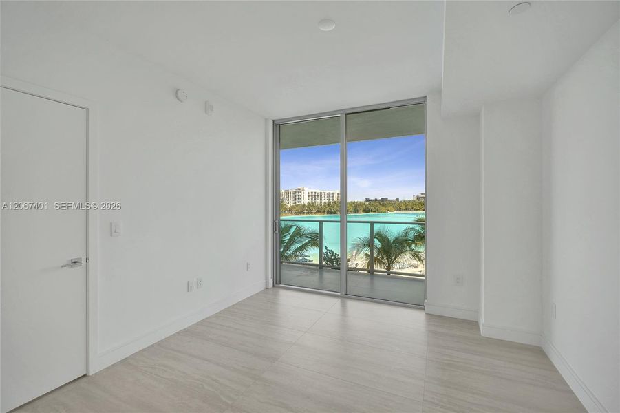 Spacious, unfurnished interior of a new home in , Miami (Image 27).
