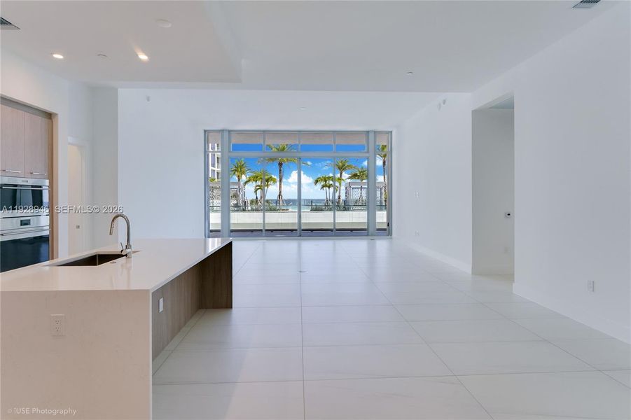Spacious, unfurnished interior of a new home in , Fort Lauderdale (Image 13).