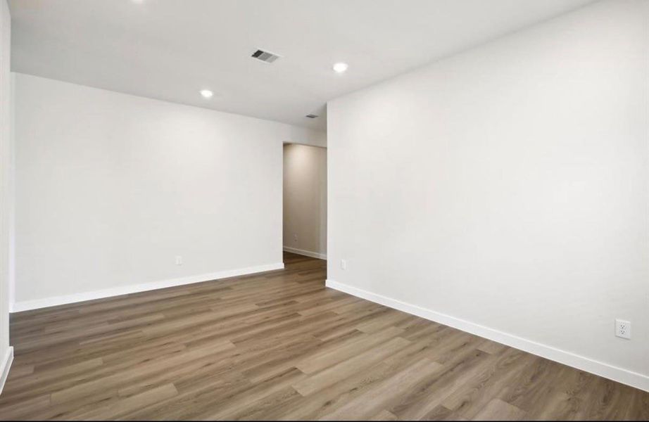 Spacious, unfurnished interior of a new home in Wall Street Village, Richmond (Image 33).