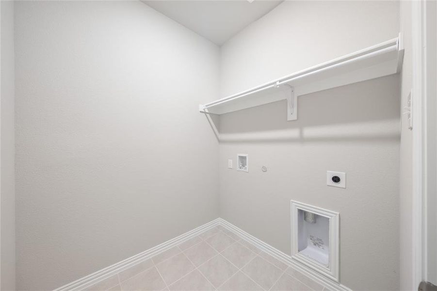 Spacious, unfurnished interior of a new home in Lake Pointe: Lake Pointe at Paloma Creek, Little Elm (Image 16).