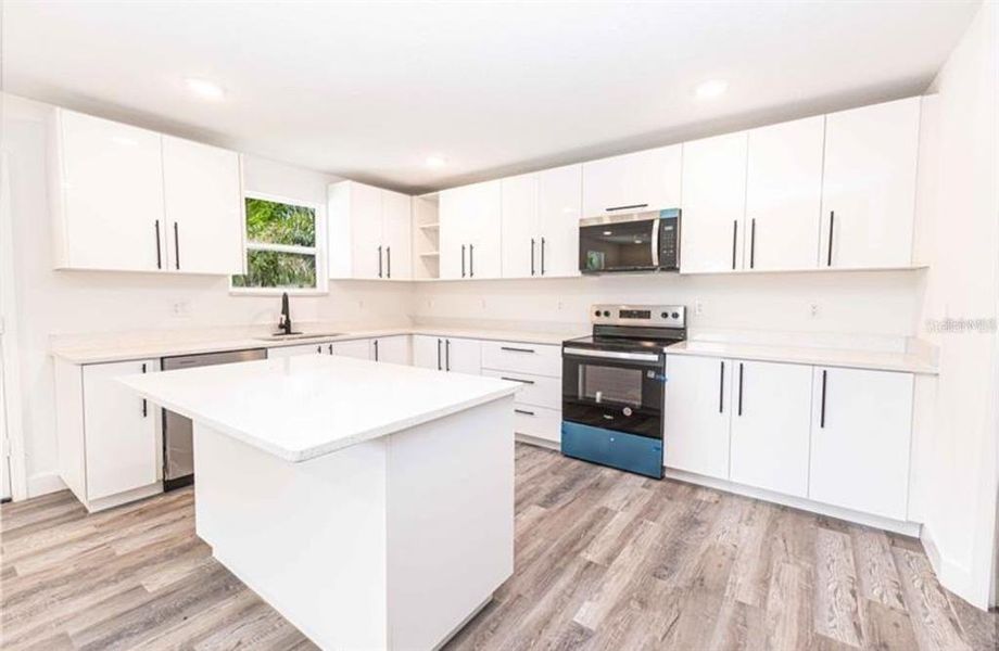 Furnished interior view inside a new home in , Lake Panasoffkee (Image 5).