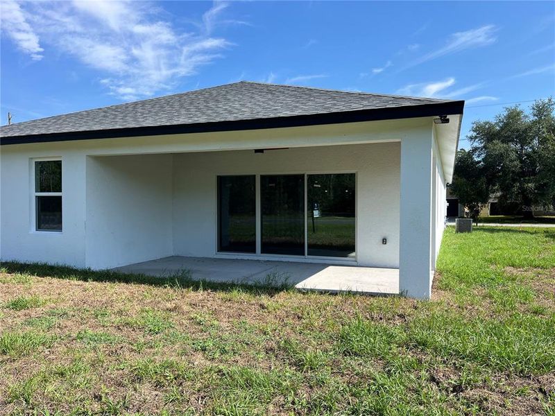 Exterior details and patio area of a home in , Kissimmee (Image 3).