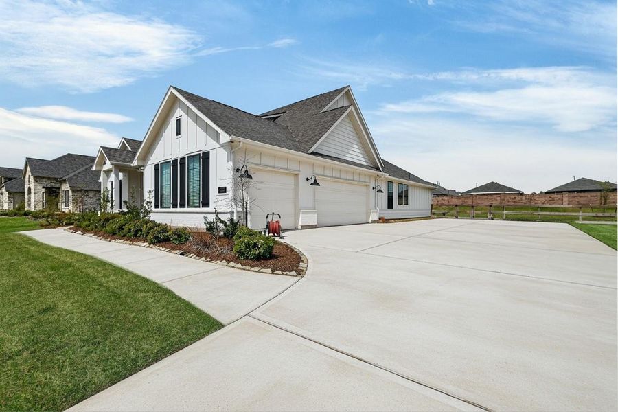 3-Car CLIMATE CONTROLLED Side-Load Garage.