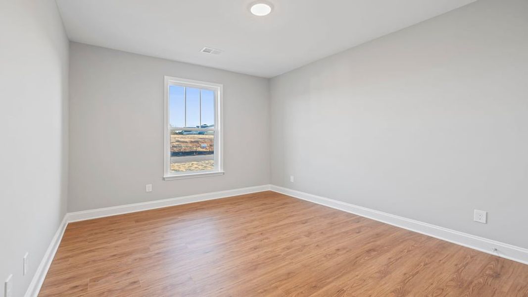 Spacious, unfurnished interior of a new home in Shadowood II, Seneca (Image 23).