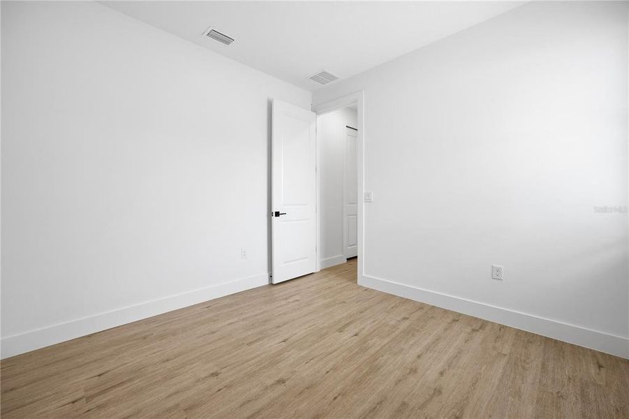 Spacious, unfurnished interior of a new home in , Ocala (Image 27).