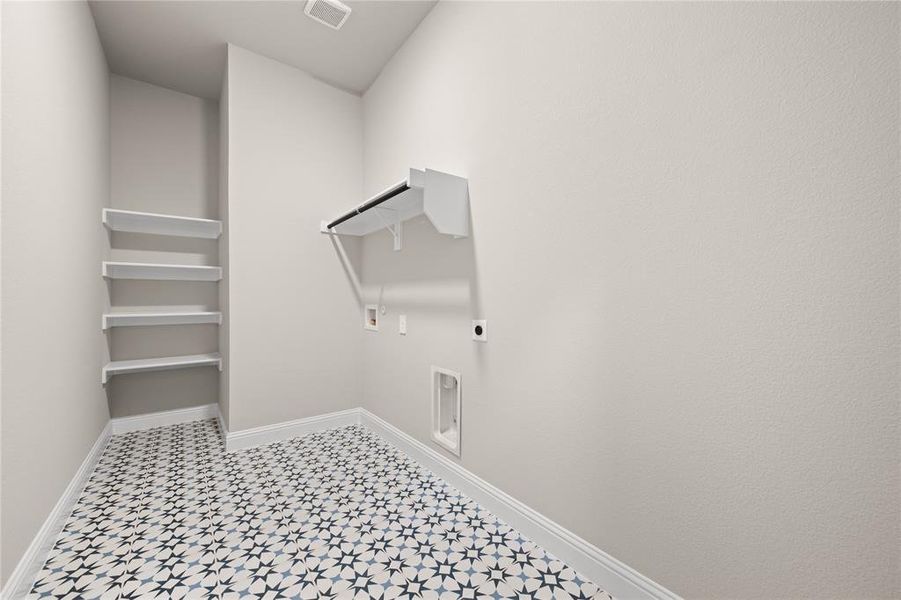 Spacious, unfurnished interior of a new home in Country Hollow Sales Phase 1, Aledo (Image 21).