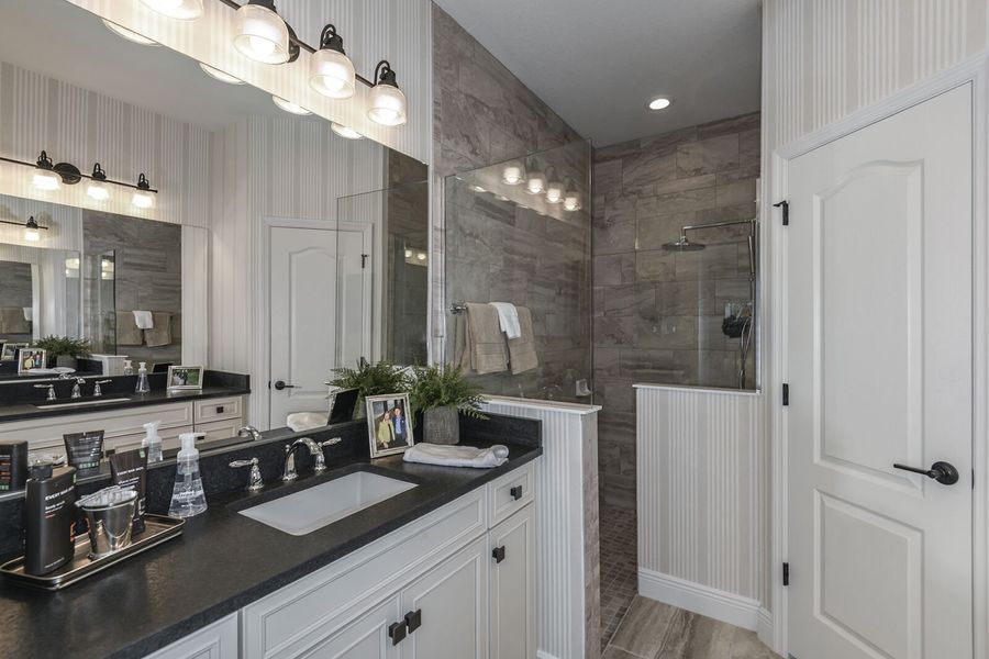 Representative furnished interior of a home built from the Tidewater 2B by Neal Communities in Vicenza, Venice (Image 8).