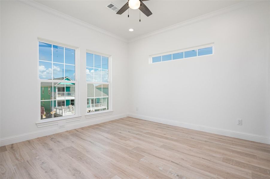 Spacious, unfurnished interior of a new home in , Bolivar Peninsula (Image 25).
