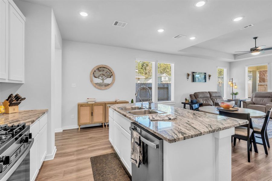 Furnished interior view inside a new home in Westridge Cove 40′, Conroe (Image 23).