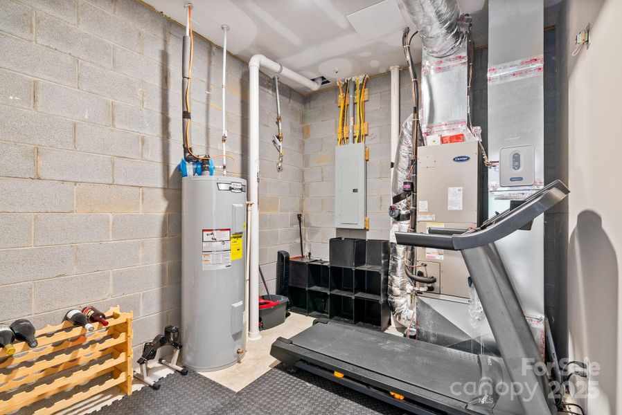 Newer HVAC & Hotwater Heater PLUS installed radon mitigation system - the advantages of buying a newer home! Newer HVAC & Hotwater Heater PLUS installed radon mitigation system - the advantages of buying a newer home!
