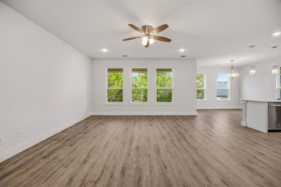 Spacious, unfurnished interior of a new home in , Granbury (Image 16).