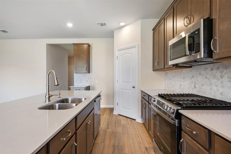 Representative images and renderings are for illustrative purposes. Actual structural options and design finishes of home may vary.