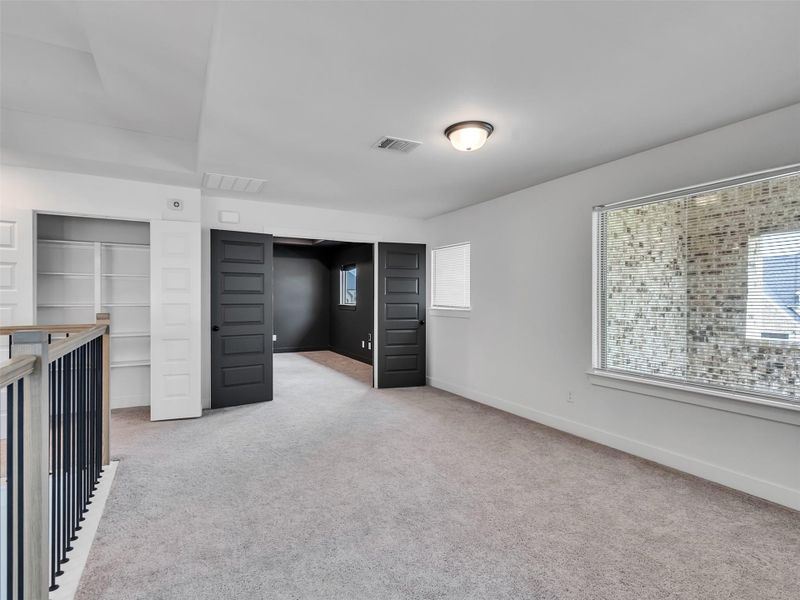 Spacious, unfurnished interior of a new home in Cross Creek West, Fulshear (Image 40).