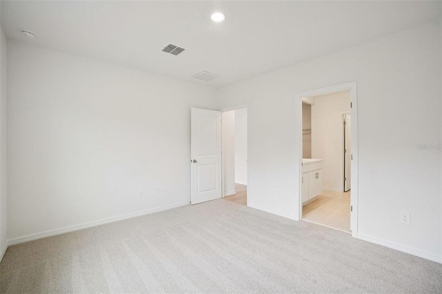 Spacious, unfurnished interior of a new home in Leyland Preserve - Classic Series, Brooksville (Image 40).