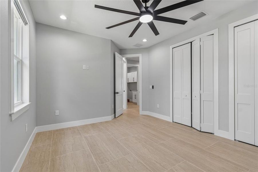 Spacious, unfurnished interior of a new home in , Tampa (Image 59).