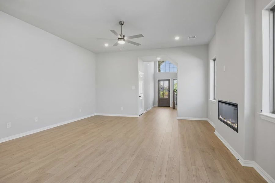 Spacious, unfurnished interior of a new home in Heartland 40's, Heartland (Image 16).
