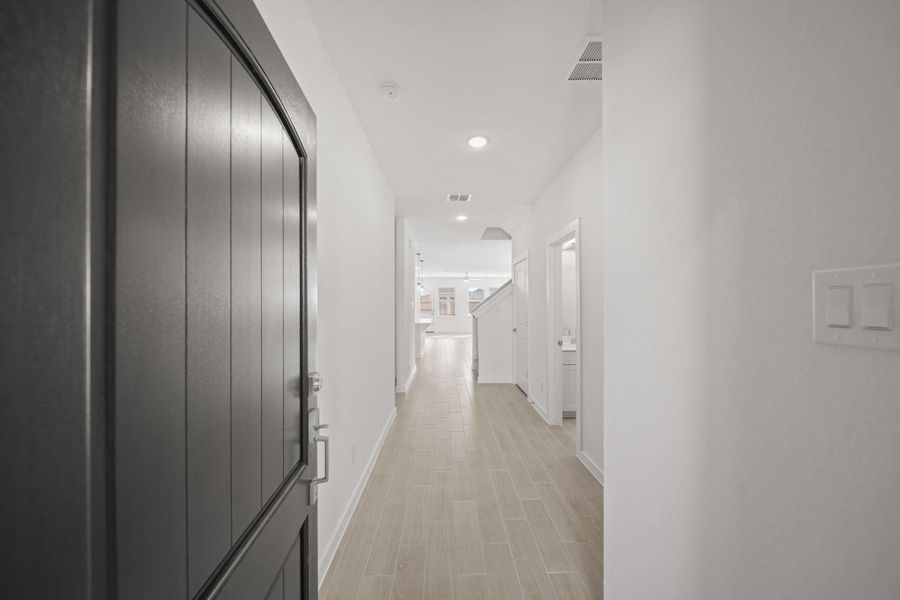 Inviting foyer (*Photo not of actual home and used for illustration purposes only.)