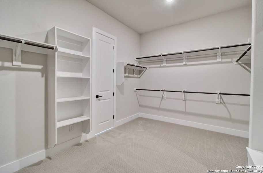 Spacious, unfurnished interior of a new home in Verandas at the Rim, San Antonio (Image 31). Spacious, unfurnished interior of a new home in Verandas at the Rim, San Antonio (Image 31).