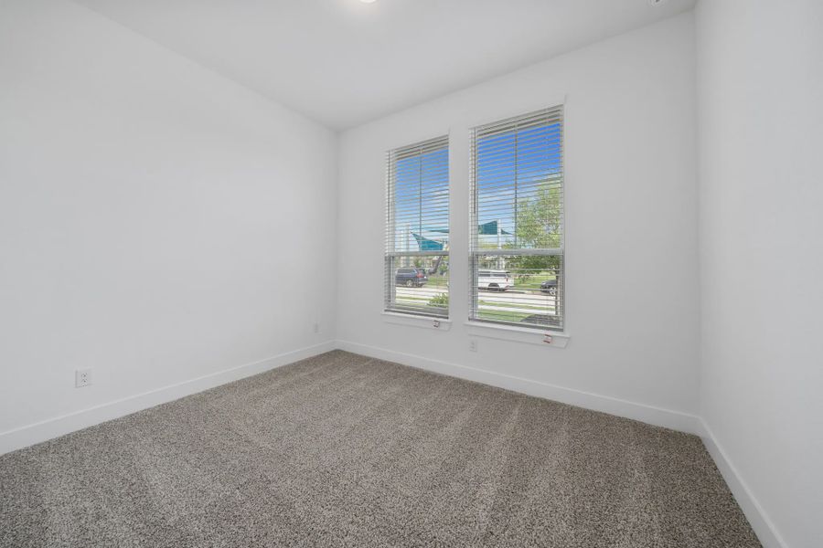 Spacious, unfurnished interior of a new home in Meridiana 50's and 60's, Manvel (Image 14).