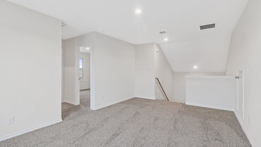 Spacious, unfurnished interior of a new home in Saddlebrook, Waxahachie (Image 22).