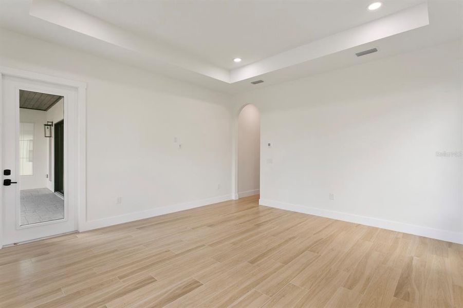 Spacious, unfurnished interior of a new home in , Lithia (Image 41).