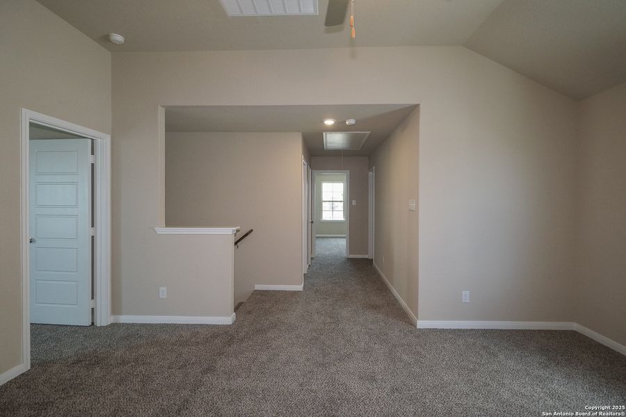 Spacious, unfurnished interior of a new home in Park Place, New Braunfels (Image 30).